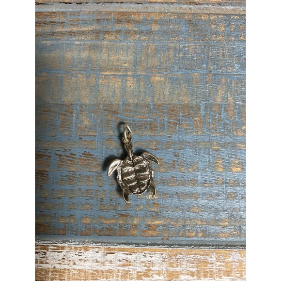 Turtle Pendant Charm Green & Silver Metal - Picture 3 of 3